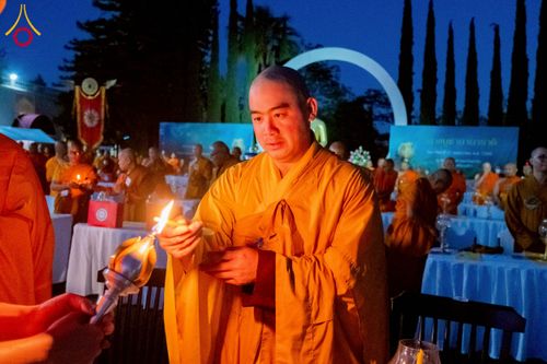 ภาพ No.225729:วันอาทิตย์ที่ 11 พฤษภาคม พ.ศ. 2568 วัดพระธรรมกายแคลิฟอร์เนีย จัดงานวิสาขบูชานานาชาติ และถวายมหาสังฆทานคณะสงฆ์ 120 รูป