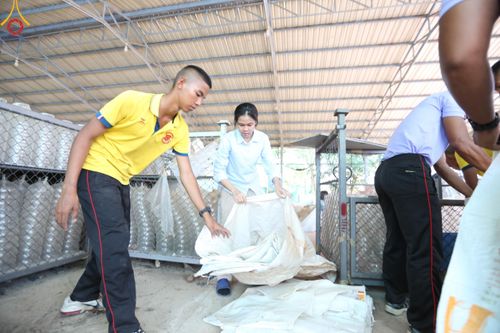 ภาพ No.127463:V.31 ทุ่มเทเพื่อบางกล่ำ การเตรียมงานของเจ้าหน้าที่หน่วยงานต่างๆ  เพื่องานธรรมยาตราอัญเชิญพระบรมสารีริกธาตุ ประดิษฐาน ณ มหารัตนเจดีย์สิริปทุมสวรรค์ (เจดีย์อริยพุทธะ 5 พระองค์) ณ ศูนย์ปฏิบัติธรรมภาคใต้ อ.บางกล่ำ จ.สงขลา ระหว่างวันที่ 9-10 มีนาคม พ.ศ. 2567