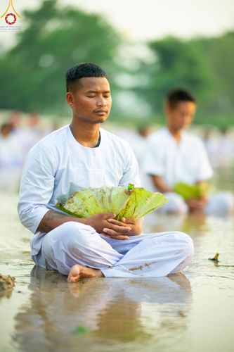 ภาพ No.63287:Photo Story  มหัศจรรย์วัดดงดินแดง Episode 1  พิธีปลงผมนาคธรรมทายาท  ในโครงการบรรพชาอุปสมบทหมู่ ฟื้นฟูพระพุทธศาสนาทั่วไทย วัดดงดินแดง ณ ลำน้ำแม่ตื่น อ.อมก๋อย จ.เชียงใหม่ วันที่ 2 เมษายน พ.ศ. 2567