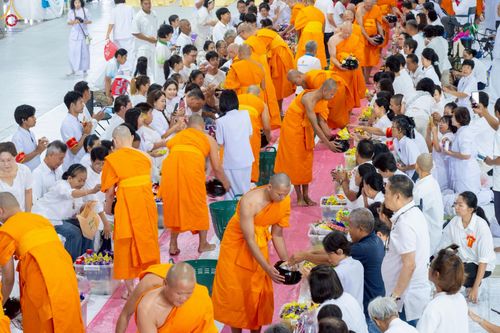 ภาพ No.235331:วันที่ 27 กรกฎาคม พ.ศ. 2568 พิธีตักบาตรฉลองพระใหม่ โครงการบรรพชาและอุปสมบทมู่รุ่นเข้าพรรษา ณ วัดพระธรรมกาย