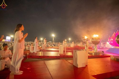 ภาพ No.160595:พิธีจุดประทีป 20,000 ดวง บูชาพระมหาธรรมกายเจดีย์ และบูชาพระมงคลเทพมุนี (สด จนฺทสโร) พระผู้ปราบมาร ณ ลานธรรม พระมหาธรรมกายเจดีย์ วัดพระธรรมกาย จ.ปทุมธานี วันที่ 10 ตุลาคม พ.ศ. 2567