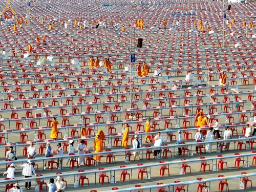 ภาพ No.218952:วันที่ 18-20 เมษายน พ.ศ. 2568 การเตรียมงานในลานธรรม , วิหารคด เพื่องานวันคุ้มครองโลก 22 เมษายน พศ. 2568