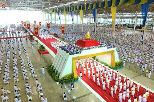 ภาพ No.240706:วันพุธที่ 27 สิงหาคม พ.ศ. 2568 พิธีทอดผ้าป่าเพื่อสร้างอาคาร  82 ปี หลวงพ่อธัมมชโย สมทบกฐินวัดพระธรรมกาย และกฐิน 30,000 วัดทั่วประเทศ ครั้งที่ 1