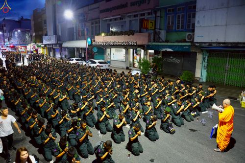 ภาพ No.237351:วันที่ 9-10 สิงหาคม พ.ศ. 2568 การเตรียมงาน เก็บงาน ของเจ้าหน้าที่ทุกสถานะ ในงานมหาสังฆทาน ตักบาตรพระ 10,000 รูป ใจกลางเมืองหาดใหญ่ จ.สงขลา