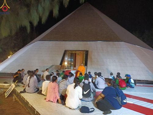 ภาพ No.108274:V.5 ทุ่มพลัง การเตรียมงาน เก็บงาน การรับบุญของเจ้าหน้าที่หน่วยงานต่างๆ เพื่อโครงการธรรมยาตรา กตัญญูบูชามหาปูชนียาจารย์ พระมงคลเทพมุนี (สด จนฺทสโร) พระผู้ปราบมาร อนุสรณ์สถาน 7 แห่ง ปีที่ 12 ระหว่างวันที่ 2 - 31 มกราคม พ.ศ. 2567