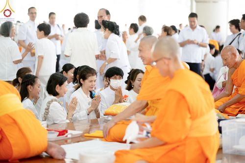 ภาพ No.58627:พิธีบุพเปตพลี ครั้งที่ 149 ร่วมอุทิศบุญแด่หมู่ญาติที่ล่วงลับไปแล้ว และสืบทอดอายุพระพุทธศาสนา วันอังคารที่ 23 เมษายน พ.ศ. 2567 (วันพระ ขึ้น 15 ค่ำ เดือน 5) ณ หอฉันคุณยายอาจารย์ฯ วัดพระธรรมกาย