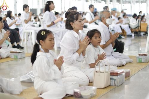 ภาพ No.145248:พิธีถวายผ้าอาบน้ำฝนและประทีปโคมไฟ ณ สภาธรรมกายสากล วัดพระธรรมกาย วันเสาร์ที่ 20 กรกฎาคม พ.ศ. 2567