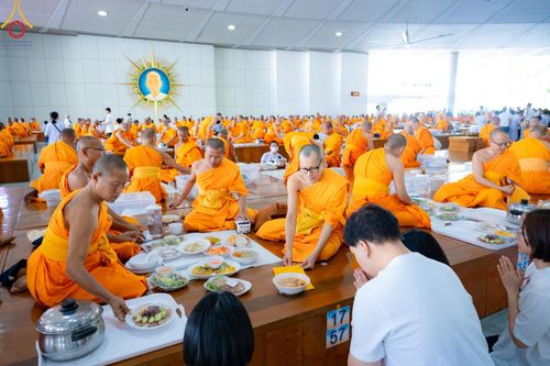 ภาพ No.184801:พิธีถวายภัตตาหารเมนูสวรรค์ "เพื่อการบรรลุธรรม" เนื่องในวาระอายุวัฒนมงคล 84 ปี หลวงพ่อทัตตชีโว วันเสาร์ที่ 21 ธันวาคม พ.ศ. 2567 ณ หอฉันคุณยายอาจารย์ฯ วัดพระธรรมกาย