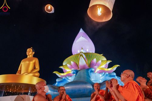 ภาพ No.97280:พิธีทอดผ้าป่า เพื่อสร้าง "ลานอเนกประสงค์พญานาค 4 ตระกูล" และพิธีจุดประทีปโคมลอย ลอยกระทง ถวายประทีปเป็นพุทธบูชา ณ พุทธอุทยานนานาชาติ จ.หนองคาย วันที่ 27 พฤศจิกายน พ.ศ. 2566