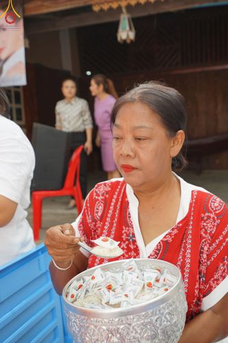 ภาพ No.135407:โครงการตักบาตรข้าวสารอาหารแห้งพระภิกษุสามเณร ๑,๐๐๐ รูป วันอังคารที่ ๙ เมษายน พ.ศ.๒๕๖๗ ณ ถนนหน้าที่ว่าการอำเภอคลองขลุง (เส้นเลียบแม่น้ำปิง) ตำบลคลองขลุง อำเภอคลองขลุง จังหวัดกำแพงเพชร