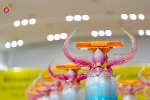 ภาพ No.215313:วันอาทิตย์ต้นเดือนที่ 6 เมษายน พ.ศ. 2568 พิธีบูชาข้าวพระ สภาธรรมกายสากล วัดพระธรรมกาย