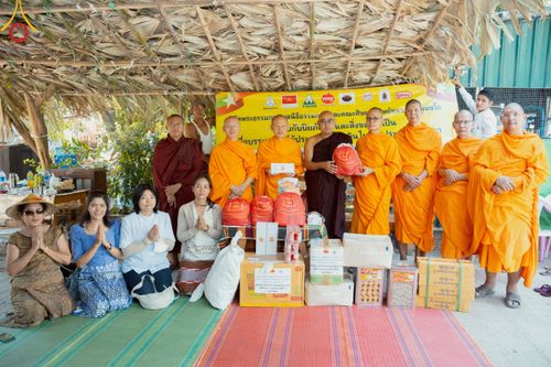 ภาพ No.220317:วันที่ 17 เมษายน พ.ศ. 2568 ผู้แทนวัดพระธรรมกาย ลงพื้นที่เยียวยา ซับน้ำตาเหยื่อแผ่นดินไหวมัณฑะเลย์