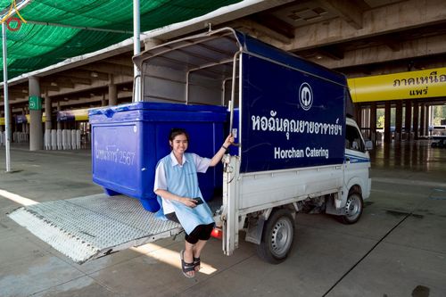 ภาพ No.220787:วันที่ 24-25 เมษายน พ.ศ. 2568 การเก็บงาน ผ้ารับประเคน ผ้าระบาย โต๊ะ เก้าอี้  ภายหลังงานวันคุ้มครองโลก ณ วัดพระธรรมกาย