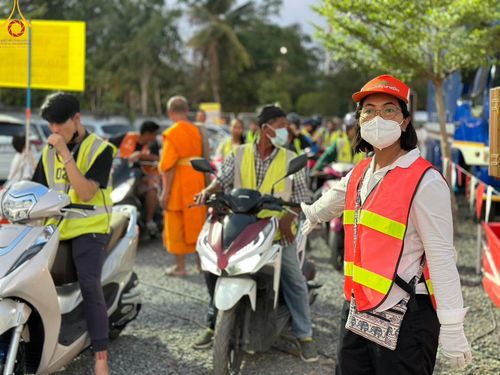 ภาพ No.116964:V.16 เป็นทีม การเตรียมงาน เก็บงาน การรับบุญของเจ้าหน้าที่หน่วยงานต่างๆ เพื่อโครงการธรรมยาตรา กตัญญูบูชามหาปูชนียาจารย์ พระมงคลเทพมุนี (สด จนฺทสโร) พระผู้ปราบมาร อนุสรณ์สถาน 7 แห่ง ปีที่ 12 ระหว่างวันที่ 2 - 31 มกราคม พ.ศ. 2567