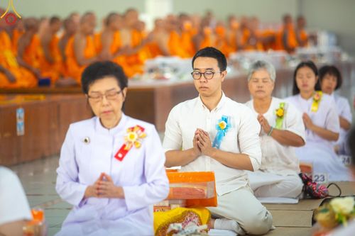 ภาพ No.205694:พิธีสวดพระพุทธมนต์ และถวายภัตตาหารเมนูสวรรค์แด่พระภิกษุ สามเณร วันจันทร์ที่ 3 กุมภาพันธ์ พ.ศ. 2568 ณ หอฉันคุณยายอาจารย์ฯ วัดพระธรรมกาย