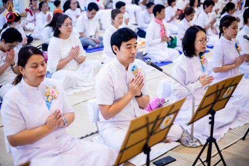 ภาพ No.196929:พิธีถวายภัตตาหารเป็นสังฆทาน แด่พระธรรมยาตรา ณ วัดโบสถ์(บน) ตำบลบางคูเวียง อำเภอบางกรวย จังหวัดนนทบุรี ในโครงการธรรมยาตรา กตัญญูบูชา มหาปูชนียาจารย์ พระมงคลเทพมุนี(สด จนฺทสโร) พระผู้ปราบมาร อนุสรณ์สถาน 7 แห่ง ปีที่ 13 วันที่ 18 มกราคม พ.ศ. 2568