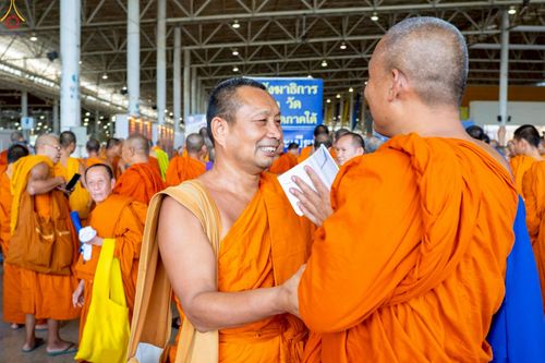 ภาพ No.235946:วันที่ 3 สิงหาคม พ.ศ. 2568 ภาพบรรยากาศ การต้อนรับปฎิสันถาร ของคณะสงฆ์ ในวันสมาธิโลก พิธีถวายมหาสังฆทาน 2,000 กว่าวัด ณ วัดพระธรรมกาย