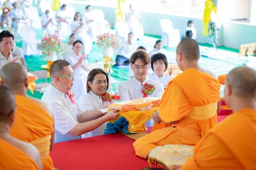 ภาพ No.255279:วันที่ 12 ตุลาคม พ.ศ. 2568 พิธีอัญเชิญพระบรมสารีริกธาตุและบรรจุ ลงในพระเกตุพระประธาน , พิธีทอดกฐินสามัคคีทั่วไทย 30,000 วัด โดยคณะศิษยานุศิษย์ วัดพระธรรมกาย  บูชาธรรม 81 ปี หลวงพ่อธัมมชโย ณ ธุดงคสถานเขาย้อย จ.เพชรบุรี