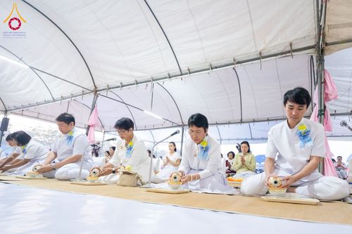 ภาพ No.199378:พิธีถวายภัตตาหารเป็นสังฆทาน แด่พระธรรมยาตรา ณ อนุสรณ์สถานบางปลา วัดบางปลา อำเภอบางเลน จังหวัดนครปฐม ในโครงการธรรมยาตรา กตัญญูบูชา มหาปูชนียาจารย์ พระมงคลเทพมุนี(สด จนฺทสโร) พระผู้ปราบมาร อนุสรณ์สถาน 7 แห่ง ปีที่ 13 วันที่ 22 มกราคม พ.ศ. 2568