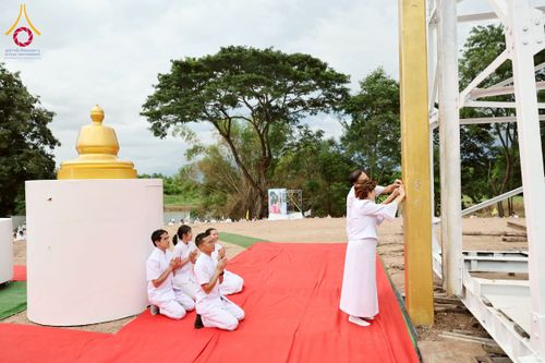 ภาพ No.261897:วันที่ 14 ตุลาคม พ.ศ. 2568 พิธีกลั่นแผ่นดิน โปรยทรายตอกเสาเข็มมหามงคลต้นแรก  สร้างองค์พระเจดีย์และจุดประทีปถวายเป็นพุทธบูชา ณ ศูนย์ปฏิบัติธรรมชัยนาท ต.ธรรมามูล อ.ชัยนาท จ.ชัยนาท