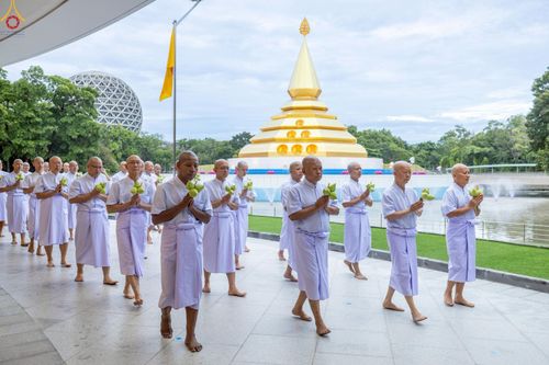 ภาพ No.228871:วันเสาร์ที่ 14 มิถุนายน พ.ศ. 2568 พิธีเวียนประทักษิณ , พิธีขอขมารับผ้าไตร ในโครงการบรรพชาอุปสมบทหมู่ ผู้บริหารรุ่นที่ 15 และ อุดมศึกษา รุ่นที่ 52 ณ โบสถ์พระไตรปิฎก วัดพระธรรมกาย