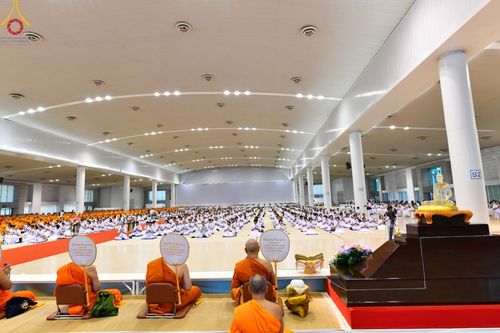 ภาพ No.146102:วันมหารำลึก ครั้งที่ 34 พิธีร่วมรำลึกถึงนักสร้างบารมีที่ล่วงลับไปแล้ว , พิธีสวดพระพุทธมนต์ ณ ห้องแก้วสารพัดนึก 1 วัดพระธรรมกาย วันเสาร์ที่ 27 กรกฎาคม พ.ศ. 2567