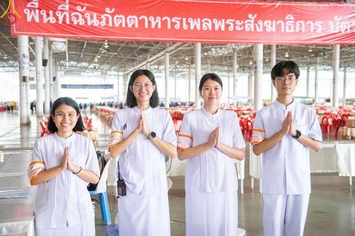 ภาพ No.58831:V.40 ภัตตาหารพระหมื่นวัด เราจัดให้ การปฏิบัติงานของเจ้าหน้าที่และอาสาสมัคร เพื่อรับบุญในการถวายภัตตาหาร แด่คณะสงฆ์ 10,000 กว่าวัดทั่วประเทศ ที่มาร่วมงานวันคุ้มครองโลก จันทร์ที่ 22 เมษายน พ.ศ. 2567 ณ วัดพระธรรมกาย