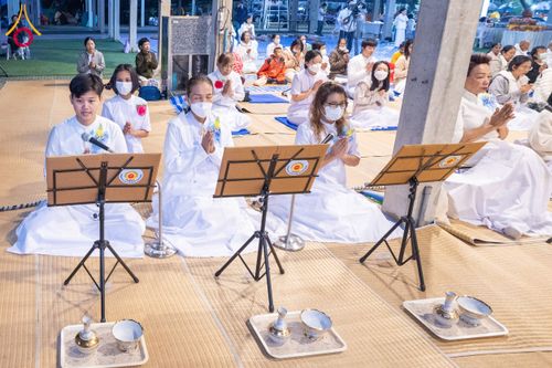 ภาพ No.194915:พิธีถวายภัตตาหารเป็นสังฆทาน แด่พระธรรมยาตรา ณ อนุสรณ์สถานมหาวิหารพระมงคลเทพมุนี (โลตัสแลนด์) อ.สองพี่น้อง จ.สุพรรณบุรี ในโครงการธรรมยาตรา กตัญญูบูชา มหาปูชนียาจารย์ พระมงคลเทพมุนี(สด จนฺทสโร) พระผู้ปราบมาร แห่ง ปีที่ 13 วันที่ 14 มกราคม พ.ศ.2568