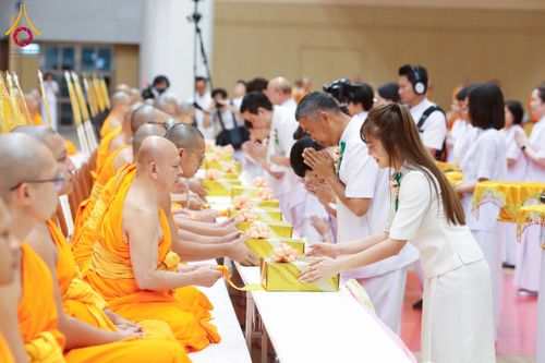 ภาพ No.237845:วันอาทิตย์ที่ 10 สิงหาคม พ.ศ. 2568 พิธีถวายไทยธรรมมุทิตาเปรียญธรรมและบาลีศึกษา ณ ห้องแก้วสารพัดนึก2 วัดพระธรรมกาย ปทุมธานี