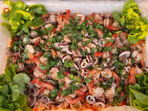 ภาพ No.197942:สาธุชนถวายภัตตาหารเป็นสังฆทาน แด่พระธรรมยาตรา ณ วัดโบสถ์(บน) ตำบลบางคูเวียง อำเภอบางกรวย จังหวัดนนทบุรี ในโครงการธรรมยาตรา กตัญญูบูชา มหาปูชนียาจารย์ พระมงคลเทพมุนี(สด จนฺทสโร) พระผู้ปราบมาร อนุสรณ์สถาน 7 แห่ง ปีที่ 13 วันที่ 19 มกราคม พ.ศ. 2568