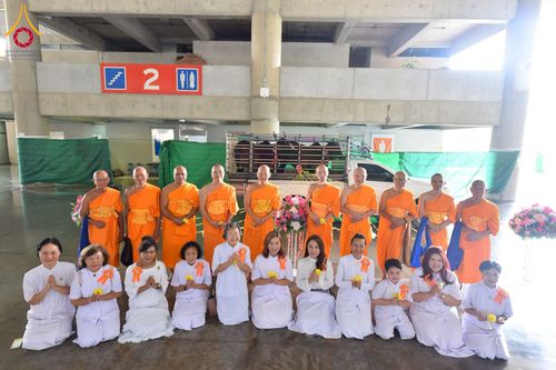 ภาพ No.238109:วันอังคารที่ 12 สิงหาคม พ.ศ. 2568 กิจกรรมวันแม่แห่งชาติ พิธีเปิดห้องปฎิบัติธรรม "กลางใส ใจสว่าง" (World Inner Peace Meditation Room) พิธีลูกกราบคุณแม่-คุณพ่อ พิธีทอดผ้าป่ากองทุนเลี้ยงพระ&กฐิน 30,000 วัด(บูชาธรรมหลวงพ่อ) พิธีไถ่โคท้อง 2 ตัว  ณ วิหารคด 2 ว