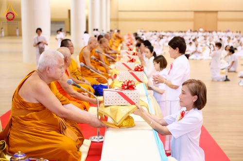 ภาพ No.232525:วันอาทิตย์ที่ 6 กรกฏาคม พ.ศ. 2568 พิธีมุทิตาสักการะพระครูสัญญาบัตร ปีพุทธศักราช 2568 ณ ห้องแก้วสารพัดนึก2 สภาธรรมกายสากล วัดพระธรรมกาย