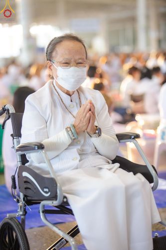 ภาพ No.158941:พิธีตักบาตร ในวันอาทิตย์ต้นเดือน วันที่ 6 ตุลาคม พ.ศ. 2567 ณ สภาธรรมกายสากล วัดพระธรรมกาย