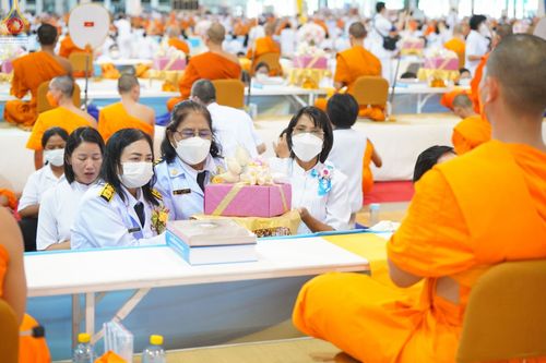 ภาพ No.85375:พิธีถวายมหาสังฆทานคณะสงฆ์ 2000 กว่าวัดทั่วประเทศปีที่ 23, พิธีถวายไทยธรรมคณะสงฆ์ 323 วัด 4 จังหวัดชายแดนภาคใต้, พิธีมอบปัจจัยช่วยเหลือครู 4 จังหวัดชายแดนภาคใต้ ณ สภาธรรมกายสากล วัดพระธรรมกาย ในวันสมาธิโลก อาทิตย์ที่ 6 สิงหาคม พ.ศ. 2566