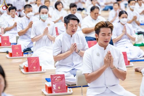 ภาพ No.138813:พิธีถวายกองทุนสนับสนุน การสร้างพระไตรปิฎกฉบับธรรมชัย และอนุรักษ์คัมภีร์ใบลาน น้อมบูชาธรรมหลวงพ่อธัมมชโย 80 ปี ณ ห้องแก้วสารพัดนึก 2 วัดพระธรรมกาย วันเสาร์ที่ 1 มิถุนายน พศ. 2567