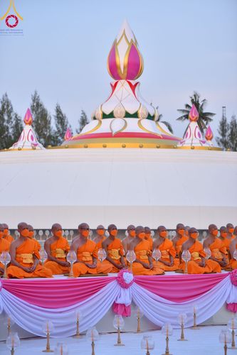 ภาพ No.109586:พิธีจุดประทีปถวายเป็นพุทธบูชา และบูชาธรรมมหาปูชนียาจารย์ วันที่ 10 มกราคม พ.ศ. 2567 ณ อนุสรณ์สถานคลองบางนางแท่น อ.สามพราน จ.นครปฐม