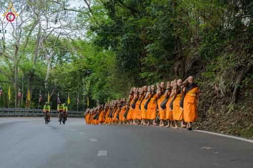ภาพ No.329131:วันเสาร์ที่ 16 พฤษภาคม พ.ศ.2569 ธรรมยาตรา เดินดูดวงขึ้นดอยฉลองแชมป์บาลี วัดบ้านขุน อำเภอฮอด จังหวัดเชียงใหม่