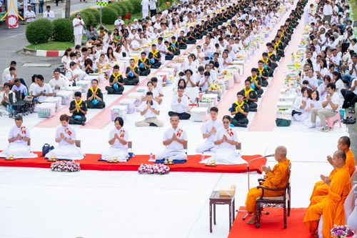 ภาพ No.341177:วันที่ 27 กรกฎาคม พ.ศ. 2569 พิธีตักบาตรพระ 1,000 รูป เมืองพัทลุง  ณ ถนนราเมศวร์ อ.เมือง จ.พัทลุง
