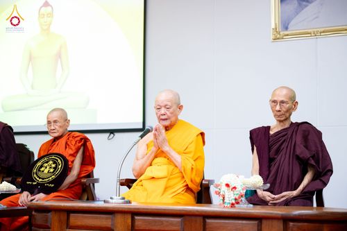 ภาพ No.325565:วันที่ 24 เมษายน พ.ศ.2569 หลวงพ่อทัตตชีโว รองเจ้าอาวาสวัดพระธรรมกาย ถวายการต้อนรับและปฏิสันถารคณะสงฆ์เมียนมาร์