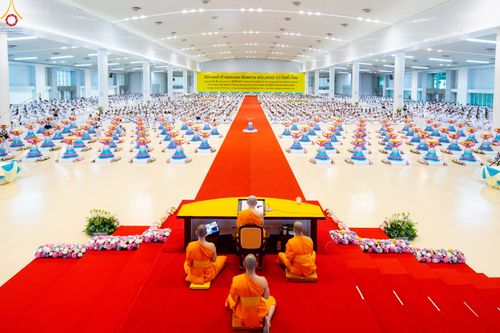 ภาพ No.318586:วันอาทิตย์ต้นเดือนที่ 5 เมษายน พ.ศ.2569 พิธีทอดผ้าป่าสมทบมหาสังฆทาน 40,000 กว่าวัดทั่วประเทศ ณ สภาธรรมกายสากล วัดพระธรรมกาย