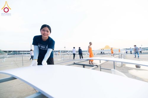 ภาพ No.326522:วันที่ 26 -27 เมษาบน พ.ศ.2569 การเก็บงานแผ่นหน้าโต๊ะที่ลานธรรม งานถวายมหาสังฆทาน 40,000 กว่าวัดทั่วประเทศ ณ ลานธรรม วัดพระธรรมกาย