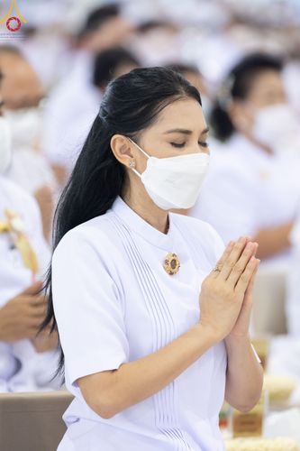 ภาพ No.78923:พิธีตักบาตร ข้าวสารอาหารแห้ง พิธีบูชาข้าวพระ ในวันอาทิตย์ต้นเดือนที่ 2 เมษายน พ.ศ. 2566