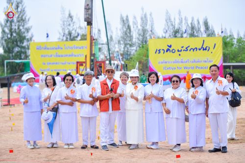ภาพ No.327260:วันศุกร์ที่ 1 พฤษภาคม พ.ศ.2569 พิธีทอดผ้าป่า โปรยรัตนชาติ ตอกเสาเข็มมงคลต้นแรก สถาปนา “องค์พระเจดีย์เพื่อสร้างสันติภาพโลก” (แห่งแรกของภาคอีสาน) ณ ธุดงคสถานอำนาจเจริญ  อ.เมือง จ.อำนาจเจริญ