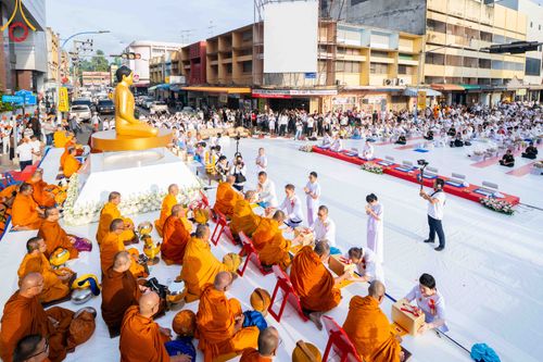 ภาพ No.343167:วันอาทิตย์ที่ 16 สิงหาคม พ.ศ.2569 พิธีตักบาตรพระ 10,000 รูป นานาชาติ ปีที่ 23 คณะสงฆ์ 4 ประเทศ 14 จังหวัดภาคใต้ น้อมถวายเป็นพุทธบูชา ทำบุญเพื่อแม่- พ่อ ณ ถนนนิพัทธ์อุทิศ 3 อ.หาดใหญ่ จ.สงขลา