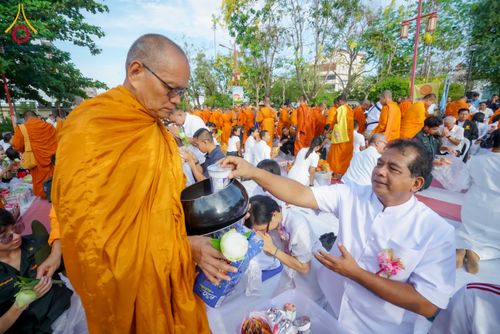 ภาพ No.314000:วันอาทิตย์ที่ 14 มีนาคม พ.ศ. 2569 ทำบุญเมืองหาดใหญ่ตักบาตรพระ 1,109 รูป เติมบุญใหญ่ หลังวิกฤตมหาอุทกภัย ณ ซุ้มประตูไชน่าทาวน์ ถนนศุภสารรังสรรค์ อ.หาดใหญ่ จ.สงขลา