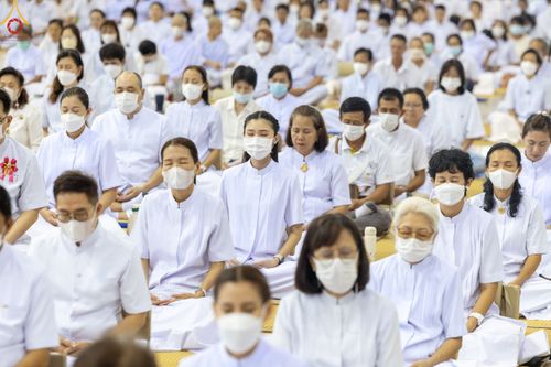 ภาพ No.83034:พิธีตักบาตร ณ บ้านแก้วเรือนทองคุณยายอาจารย์ฯ พิธีบูชาข้าวพระ ณ สภาธรรมกายสากล วัดพระธรรมกาย ในวันอาทิตย์ต้นเดือนที่ 2 ก.ค. พ.ศ.2566