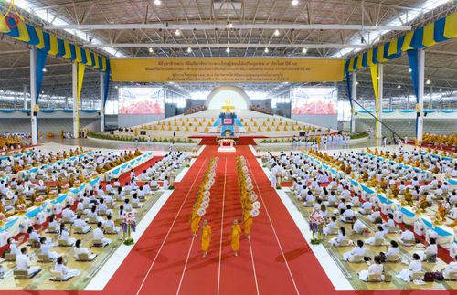 ภาพ No.85309:พิธีมุทิตาสักการะพระภิกษุ ผู้สอบได้เปรียญธรรม ๙ ประโยคระดับโลก, พิธีมอบโล่เกียรติยศและทุนการศึกษา สำนักเรียนบาลีดีเด่นทั่วประเทศ ในวันสมาธิโลก อาทิตย์ที่ 6 สิงหาคม พ.ศ. 2566 ณ สภาธรรมกายสากล วัดพระธรรมกาย