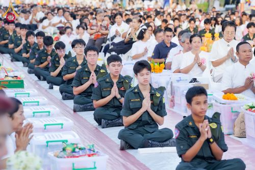 ภาพ No.313895:วันอาทิตย์ที่ 14 มีนาคม พ.ศ. 2569 ทำบุญเมืองหาดใหญ่ตักบาตรพระ 1,109 รูป เติมบุญใหญ่ หลังวิกฤตมหาอุทกภัย ณ ซุ้มประตูไชน่าทาวน์ ถนนศุภสารรังสรรค์ อ.หาดใหญ่ จ.สงขลา