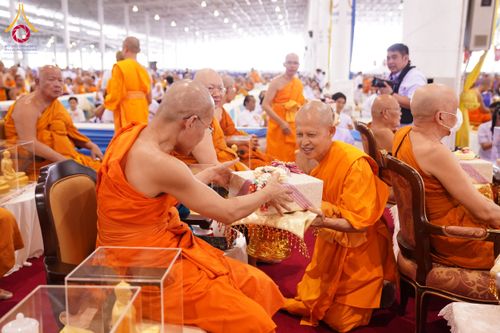 ภาพ No.60112:พิธีเจริญพระพุทธมนต์ "ฉลองอายุวัฒนมงคล 80 ปี หลวงพ่อธัมมชโย" พิธีถวายไทยธรรม คณะสงฆ์ 10,000 กว่าวัดทั่วประเทศ ในวันคุ้มครองโลก วันจันทร์ที่ 22 เมษายน พ.ศ. 2567 ณ สภาธรรมกายสากล วัดพระธรรมกาย จ.ปทุมธานี