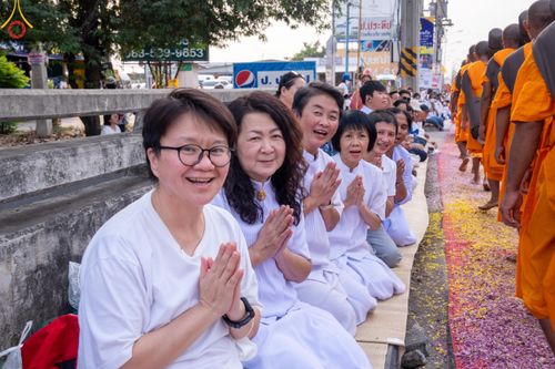 ภาพ No.120183:พิธีต้อนรับพระธรรมยาตรา ในโครงการธรรมยาตรา กตัญญูบูชา มหาปูชนียาจารย์ พระมงคลเทพมุนี(สด จนฺทสโร) พระผู้ปราบมาร อนุสรณ์สถาน 7 แห่ง ปีที่ 12 วันที่ 28 มกราคม พ.ศ. 2567 ณ วัดพระธรรมกาย จ.ปทุมธานี